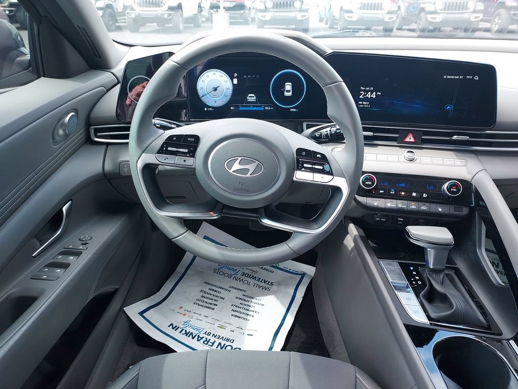 Used 2024 Hyundai Elantra SEL w/ Convenience Package FWD image 16