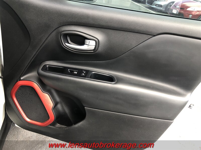 Used 2019 Jeep Renegade Trailhawk AWD/4WD image 22