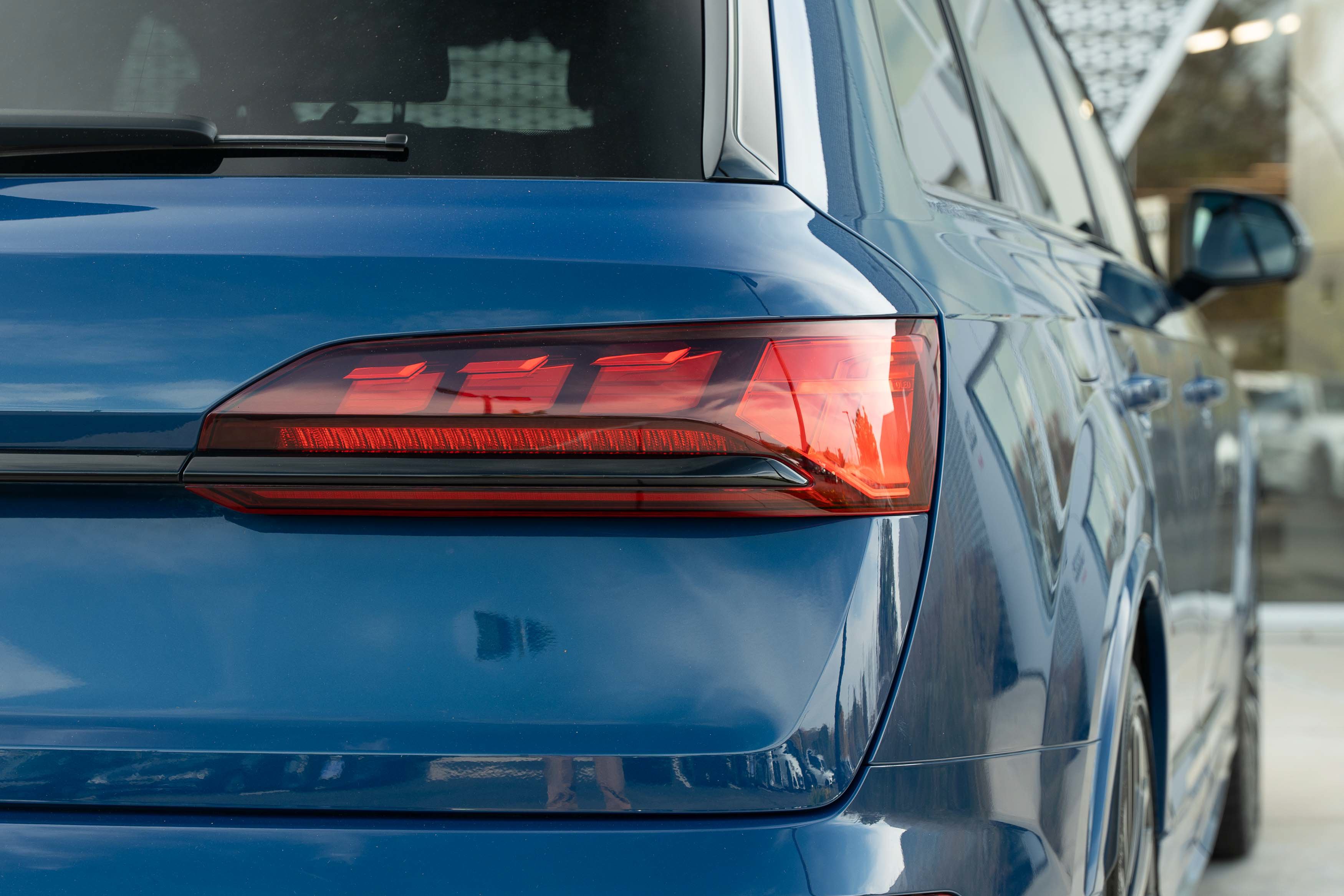 Certified 2025 Audi SQ7 Prestige AWD/4WD image 36