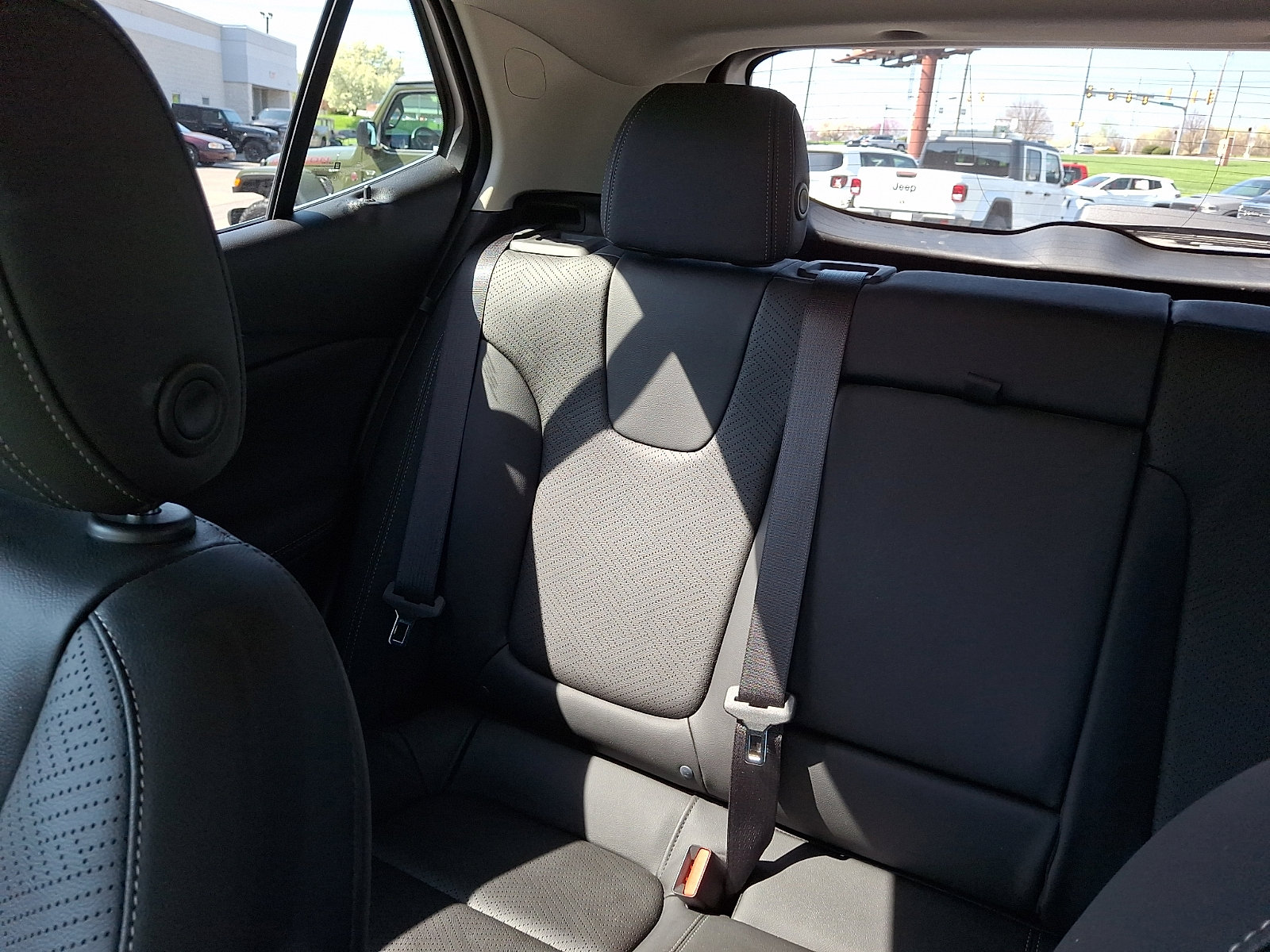 Used 2021 Buick Encore GX Essence w/ Sport Touring Package image 19