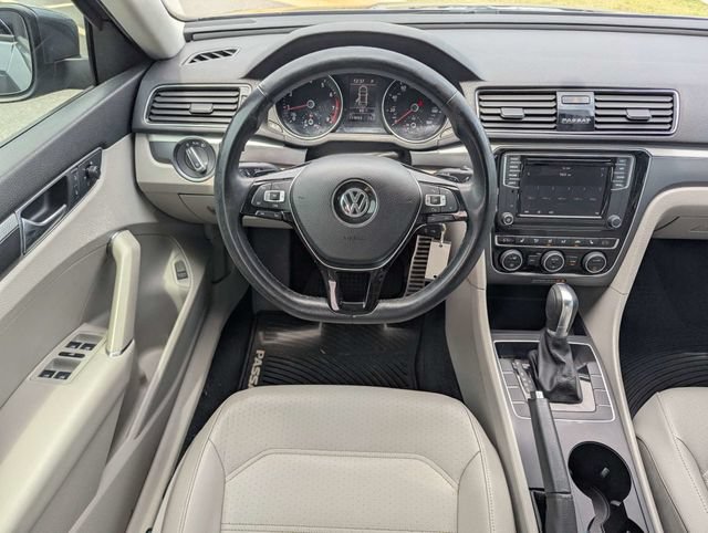 Used 2018 Volkswagen Passat 2.0T R-Line FWD image 14