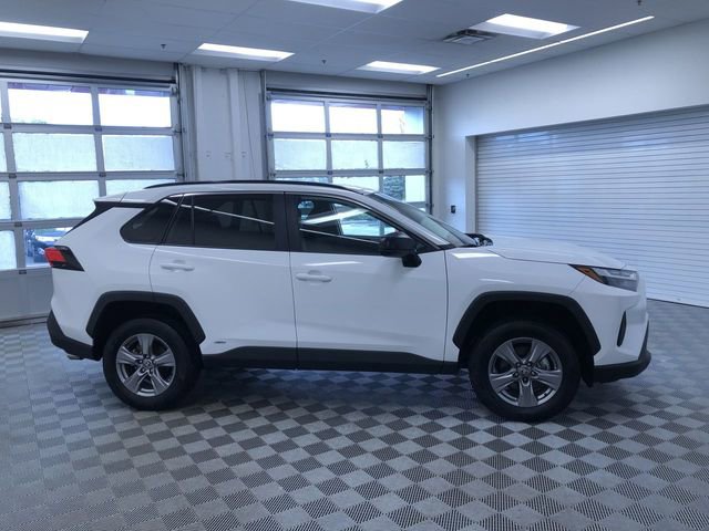 Certified 2025 Toyota RAV4 LE AWD/4WD image 32
