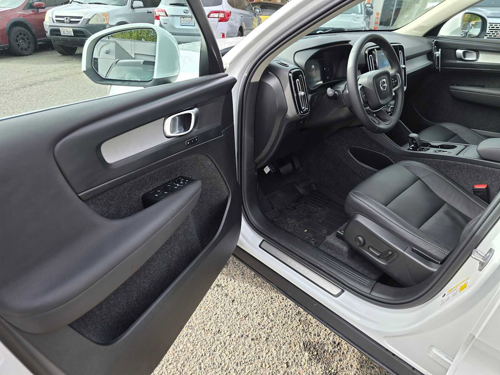 Certified 2025 Volvo XC40 B5 Core w/ Protection Package Premier image 16