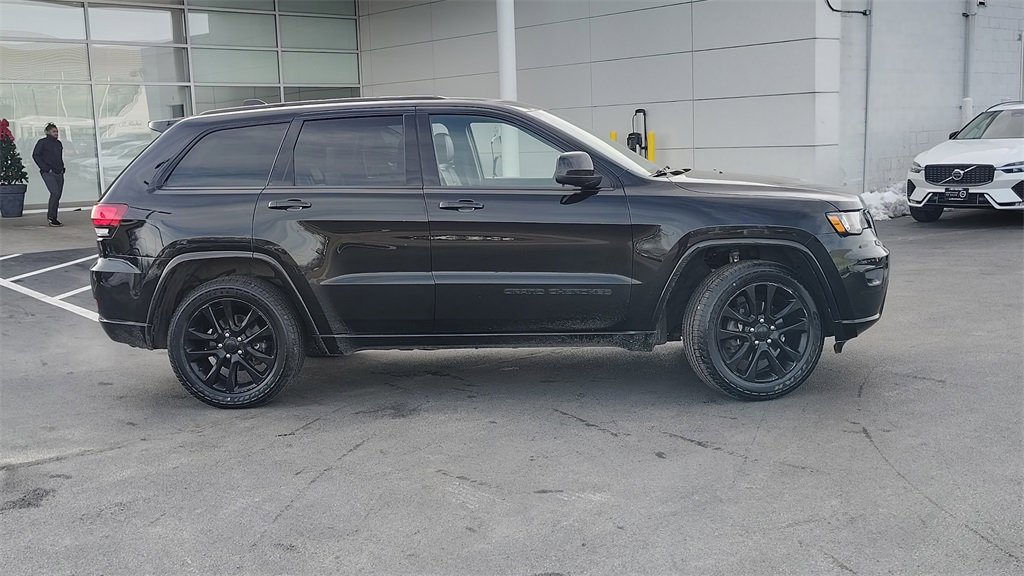 Used 2019 Jeep Grand Cherokee Altitude image 2
