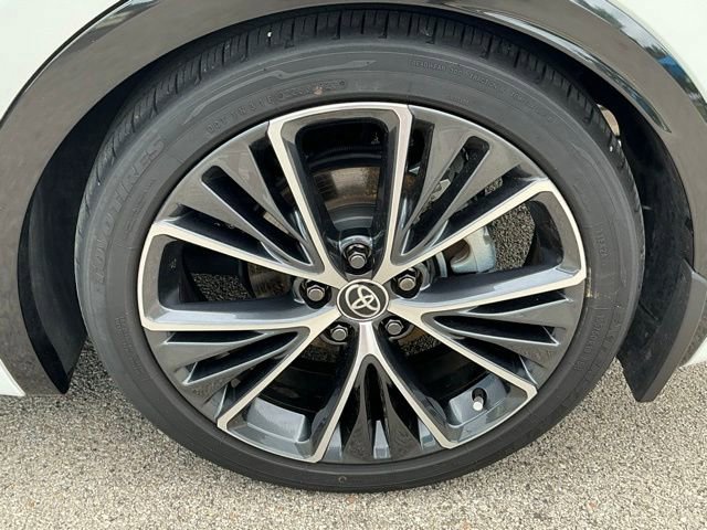 Used 2023 Toyota Prius XLE FWD image 5