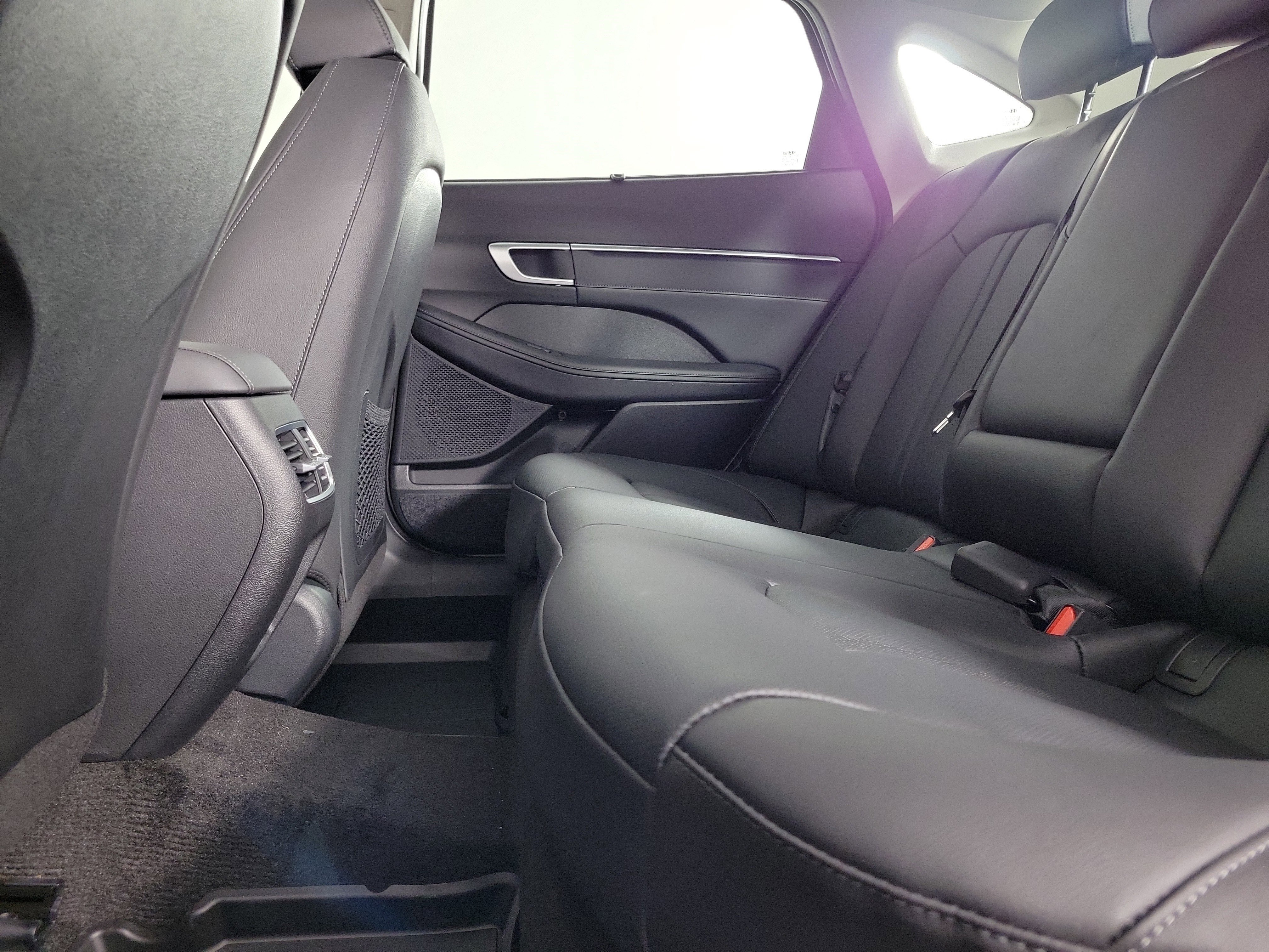 New 2025 Hyundai Sonata Limited image 32