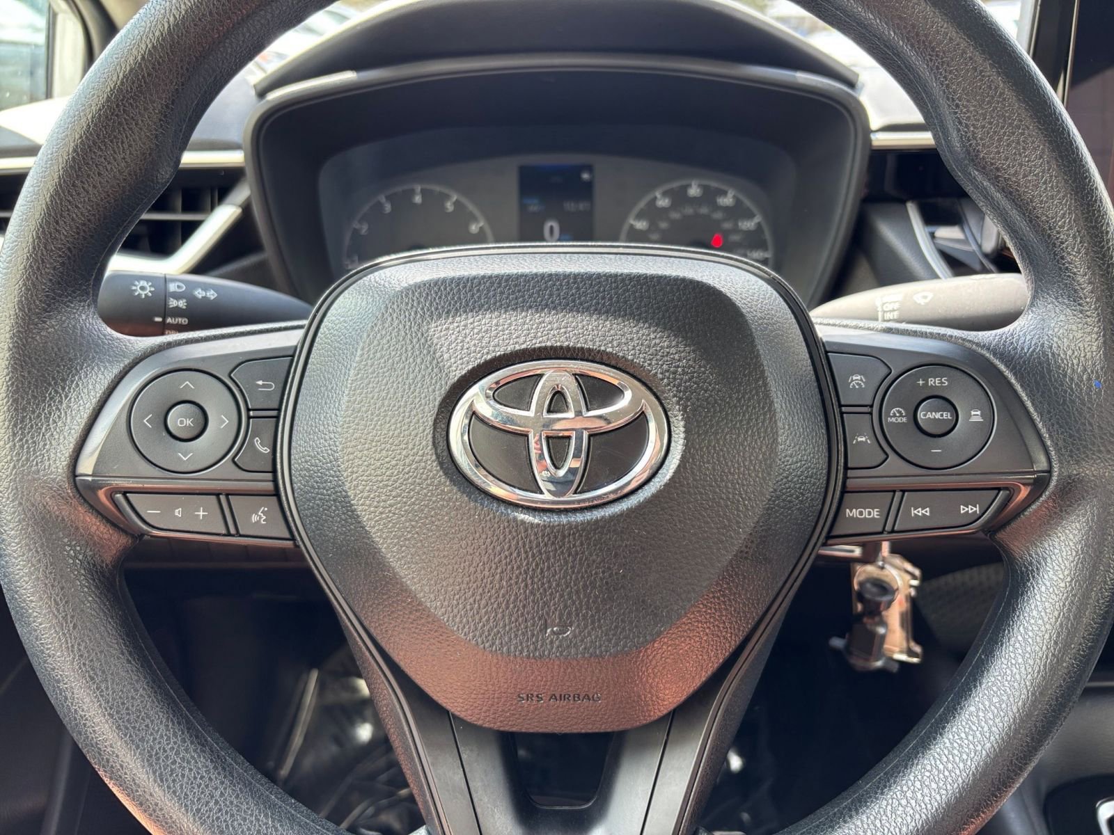 Used 2025 Toyota Corolla LE FWD image 25