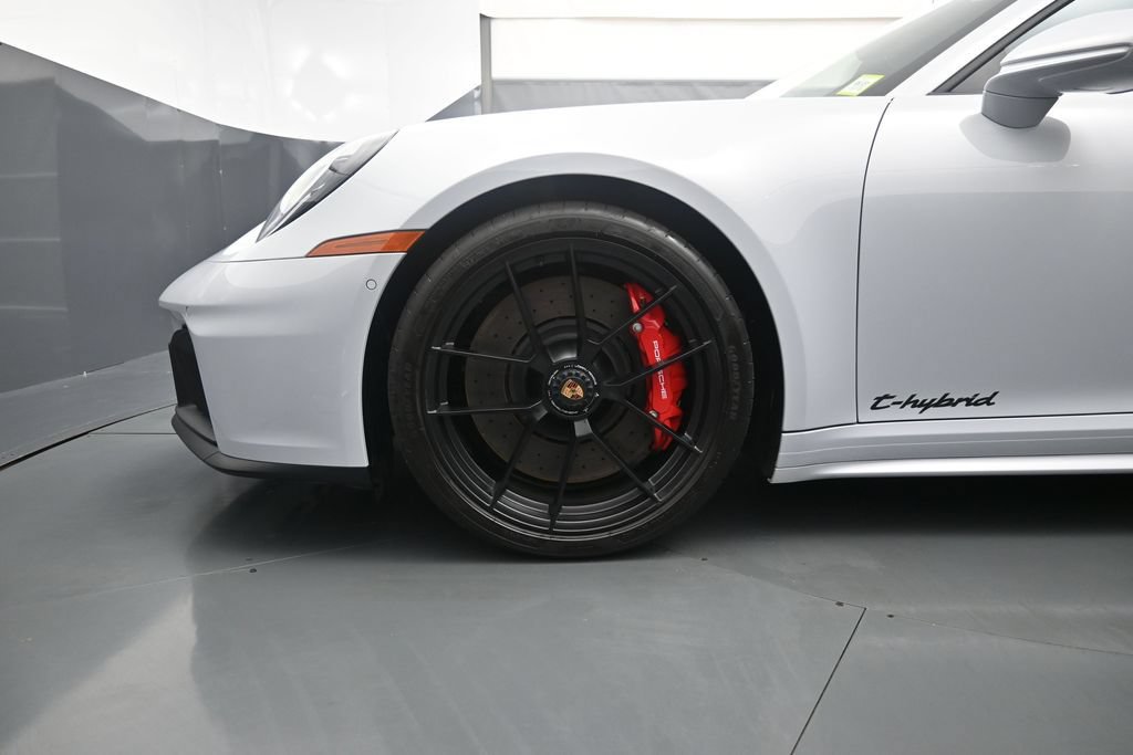 Certified 2025 Porsche 911 Targa 4 GTS AWD/4WD image 4