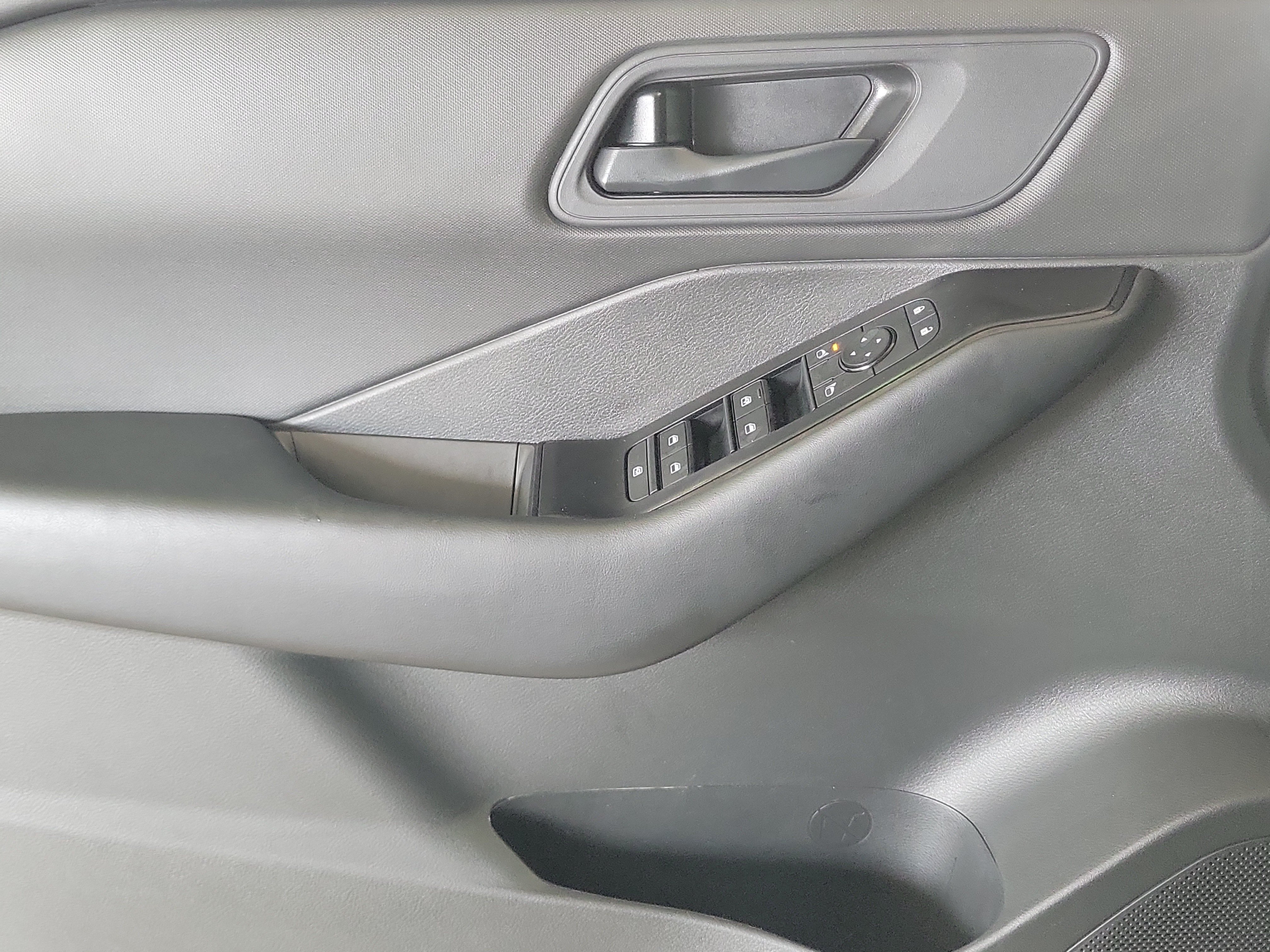 Used 2025 Nissan Rogue S FWD image 26