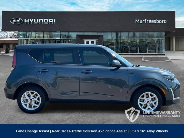 Used 2025 Kia Soul LX w/ LX Technology Package FWD image 4