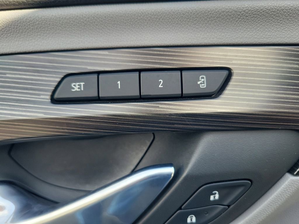 Used 2024 GMC Terrain SLT w/ LPO, Floor Liner Package image 23