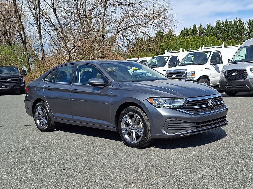 Used 2024 Volkswagen Jetta SE image 1