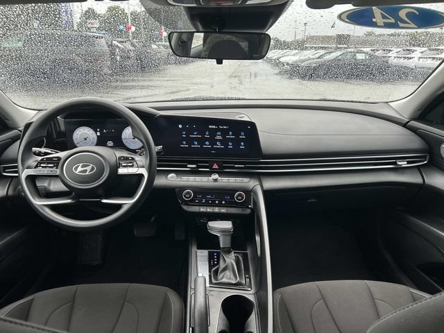 Certified 2024 Hyundai Elantra SEL FWD image 17