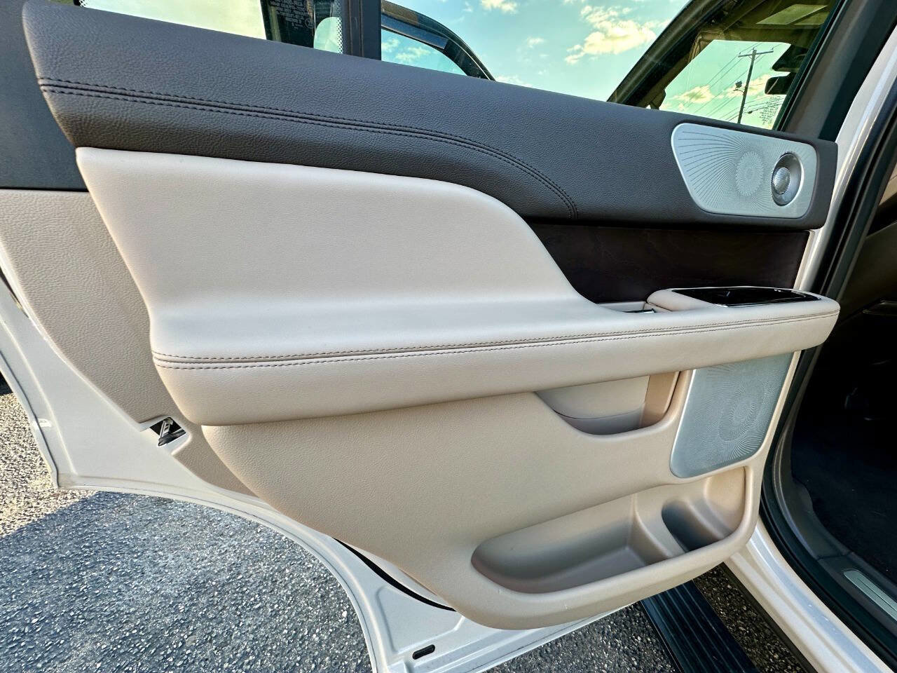 Used 2023 Lincoln Navigator Reserve image 13