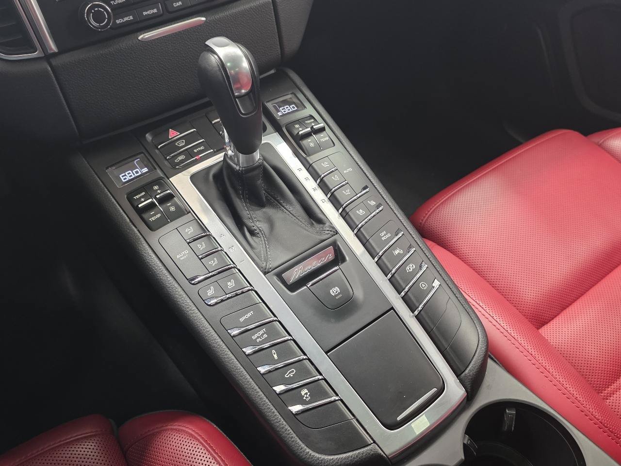 Used 2017 Porsche Macan GTS AWD/4WD image 21