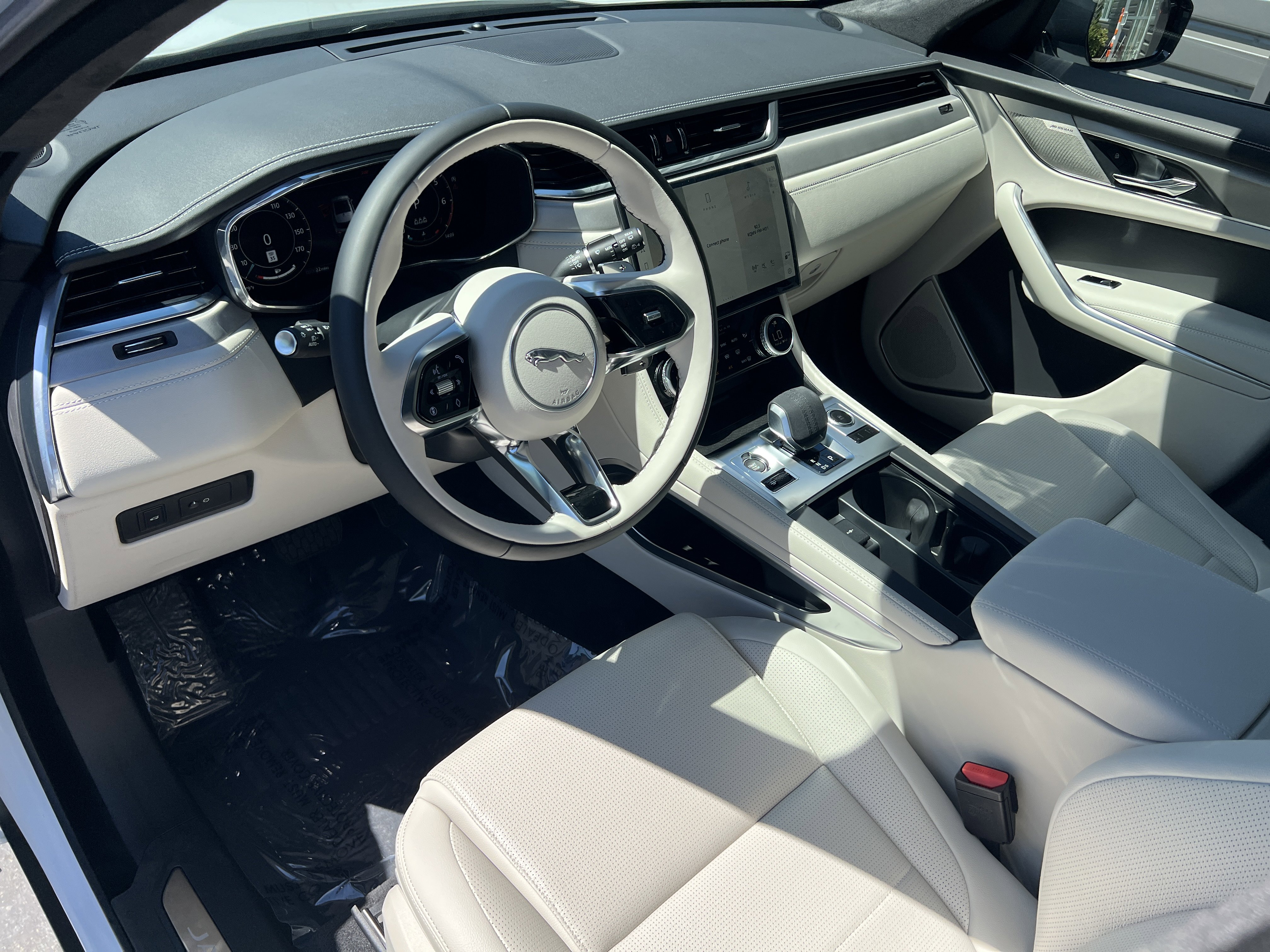 New 2025 Jaguar F-PACE R-Dynamic S image 19