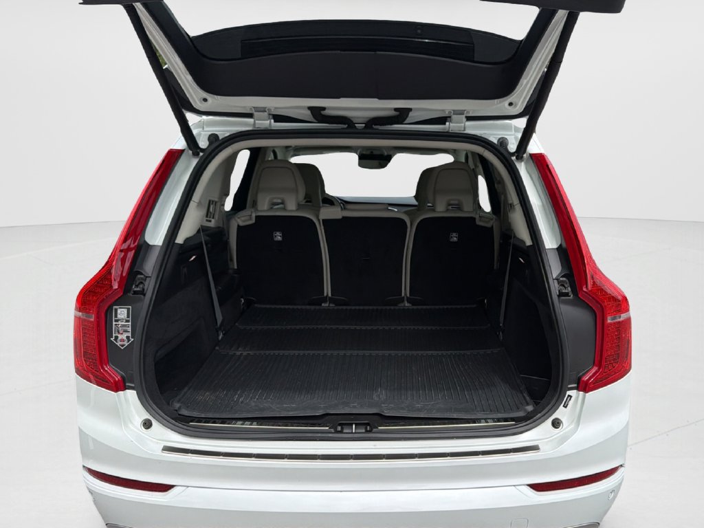 Used 2022 Volvo XC90 T5 Momentum w/ Protection Package Premier FWD image 11
