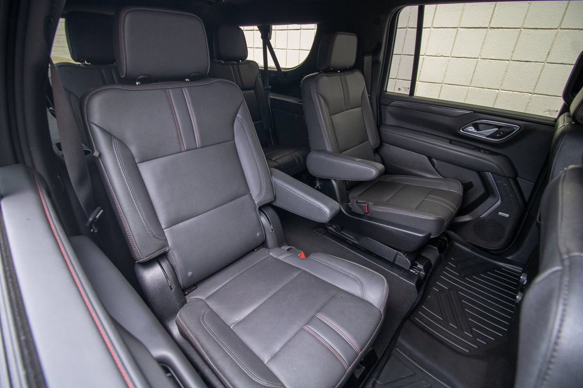 Used 2022 Chevrolet Suburban RST w/ Luxury Package AWD/4WD image 21
