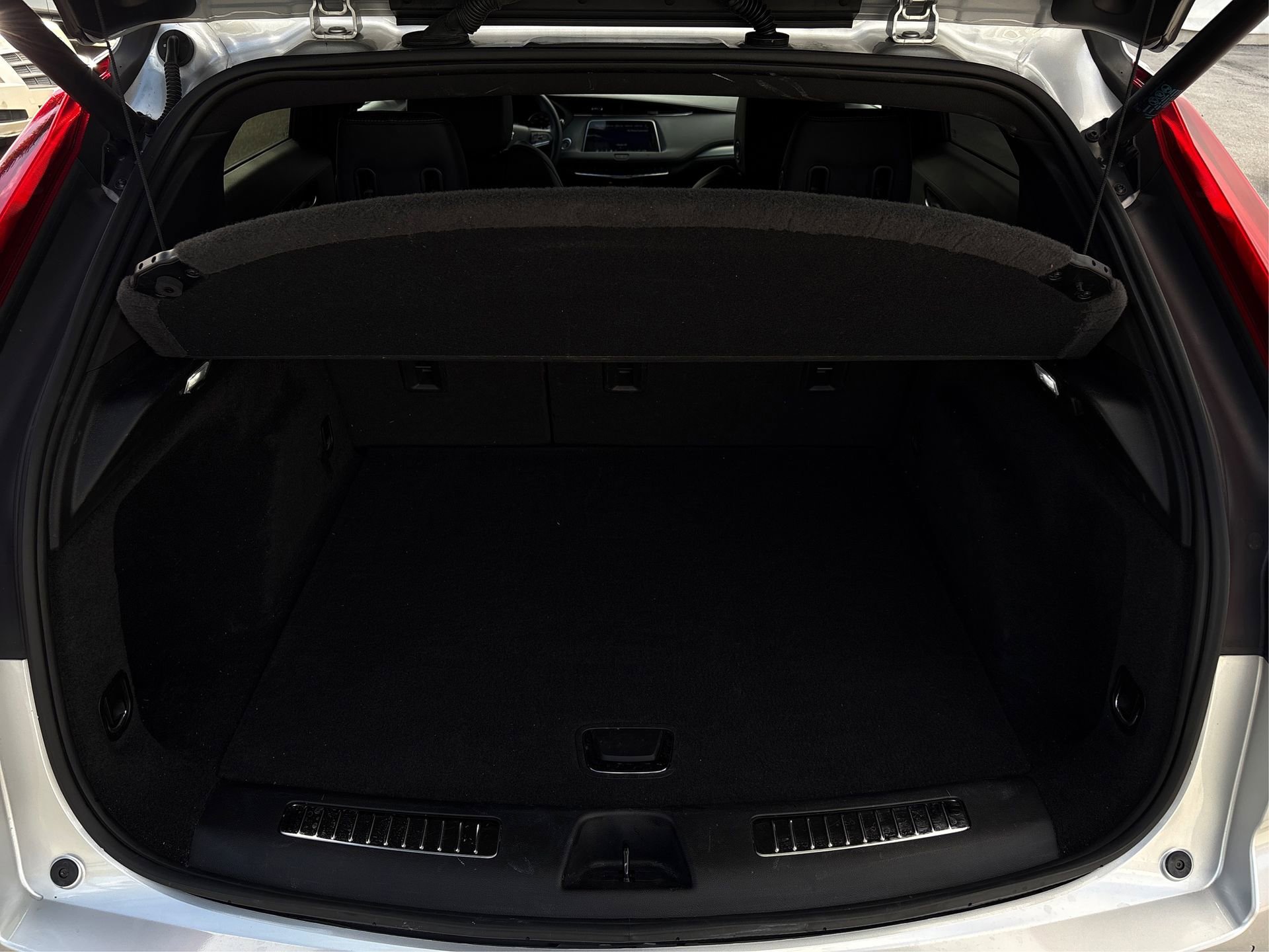 Certified 2021 Cadillac XT4 Premium Luxury w/ LPO, Radiant Package image 12