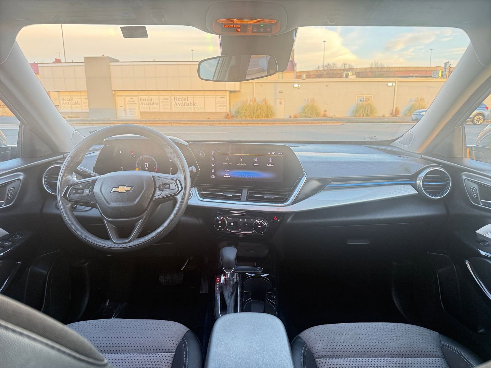 Used 2025 Chevrolet Trax LT image 32