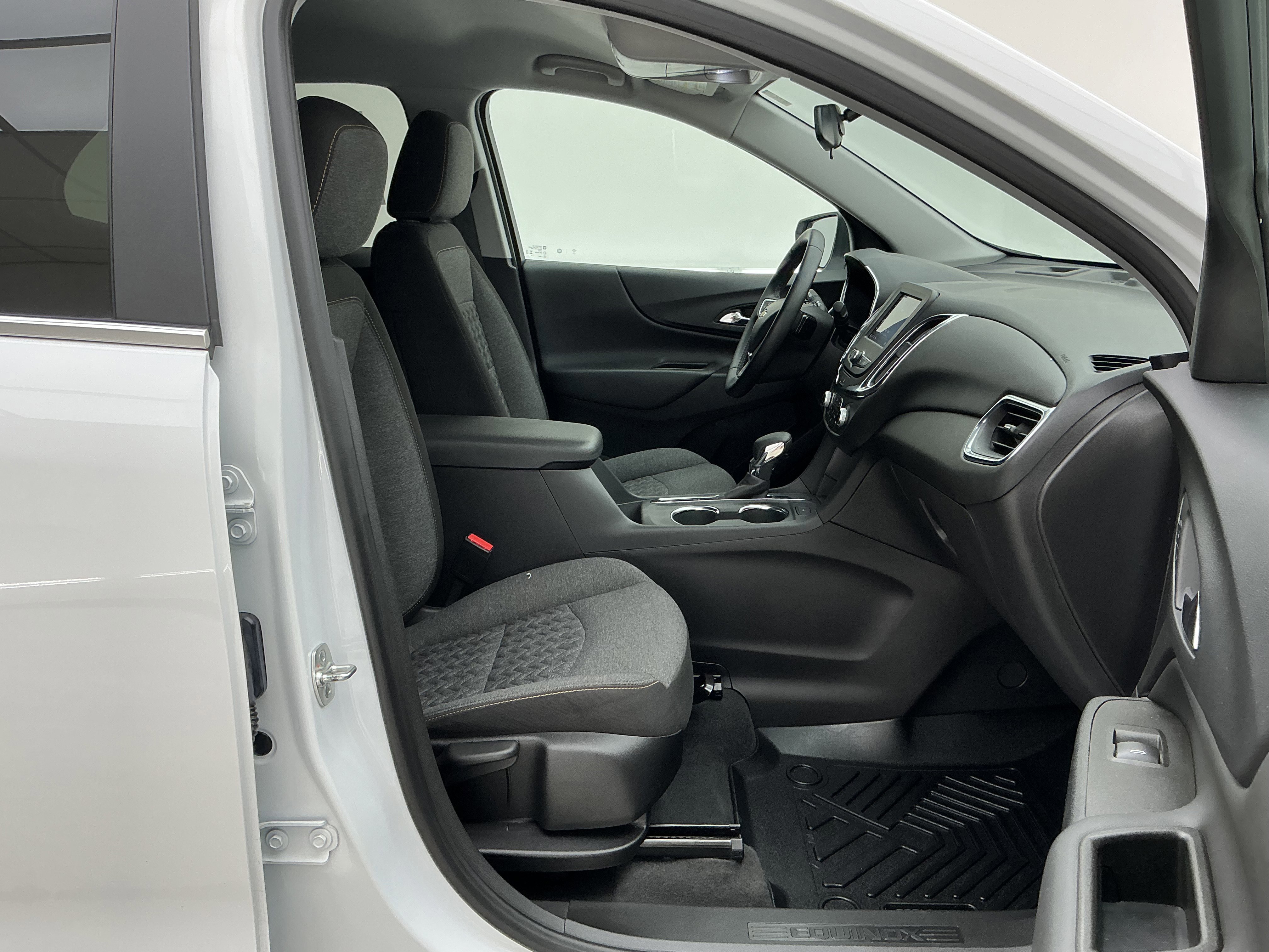 Used 2024 Chevrolet Equinox LT image 25