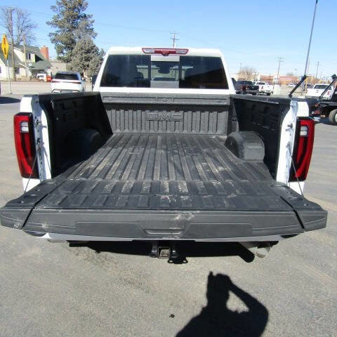Used 2025 GMC Sierra 3500 Denali w/ Denali Reserve Package image 7