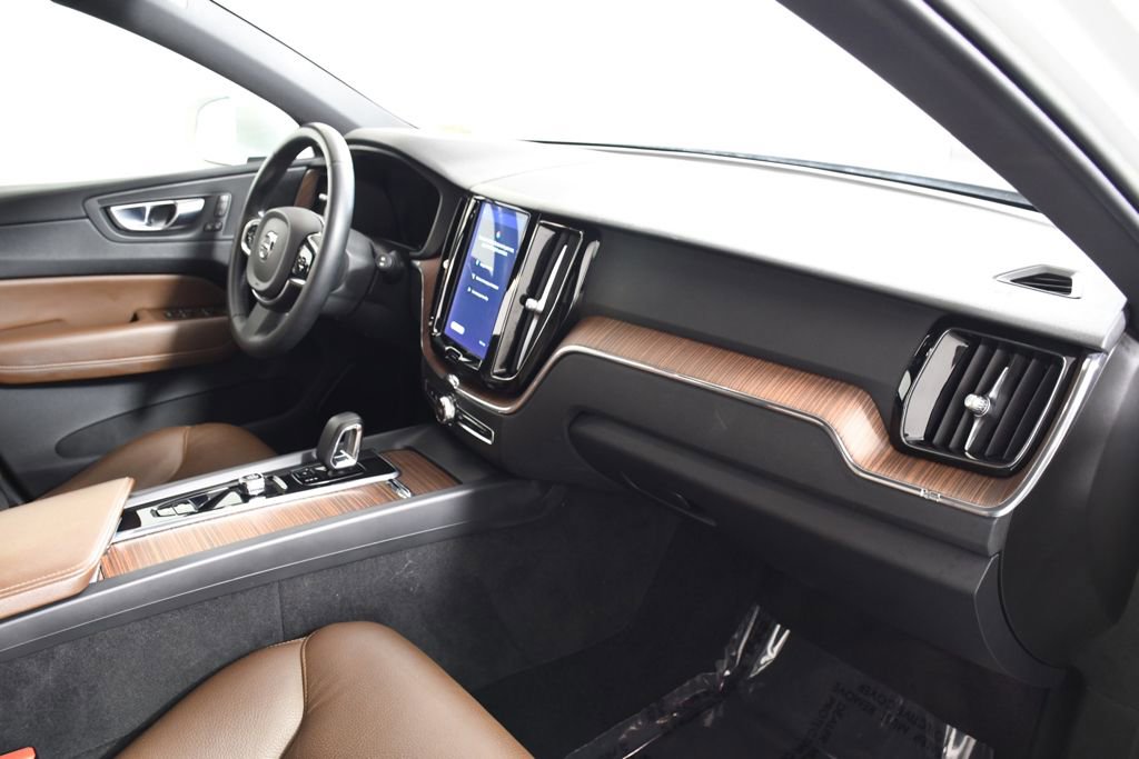 Used 2023 Volvo XC60 T8 Plus image 19
