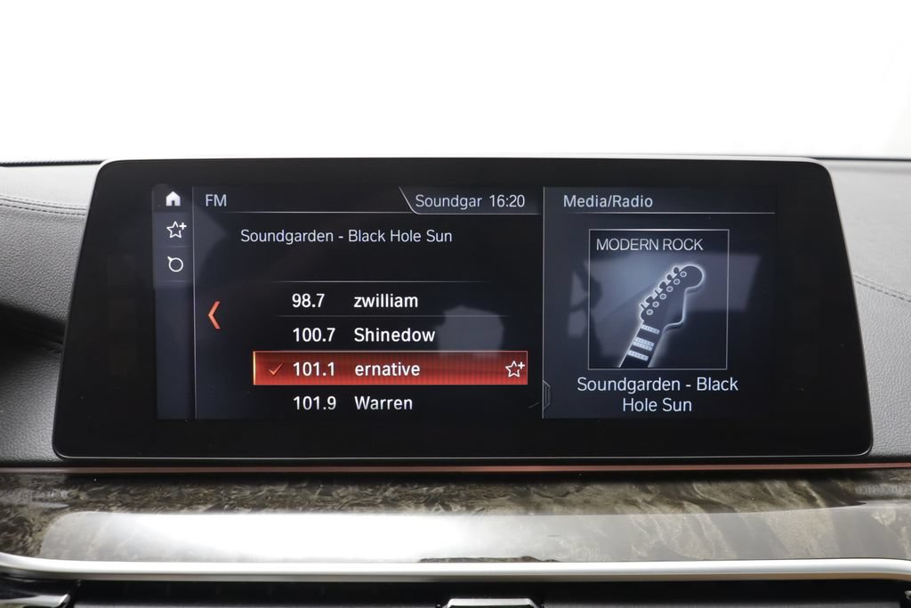 Used 2018 BMW 530e xDrive AWD/4WD image 10