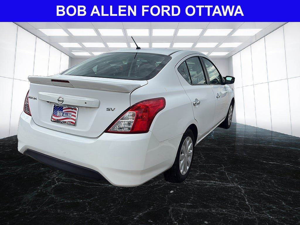 Used 2019 Nissan Versa SV FWD image 5