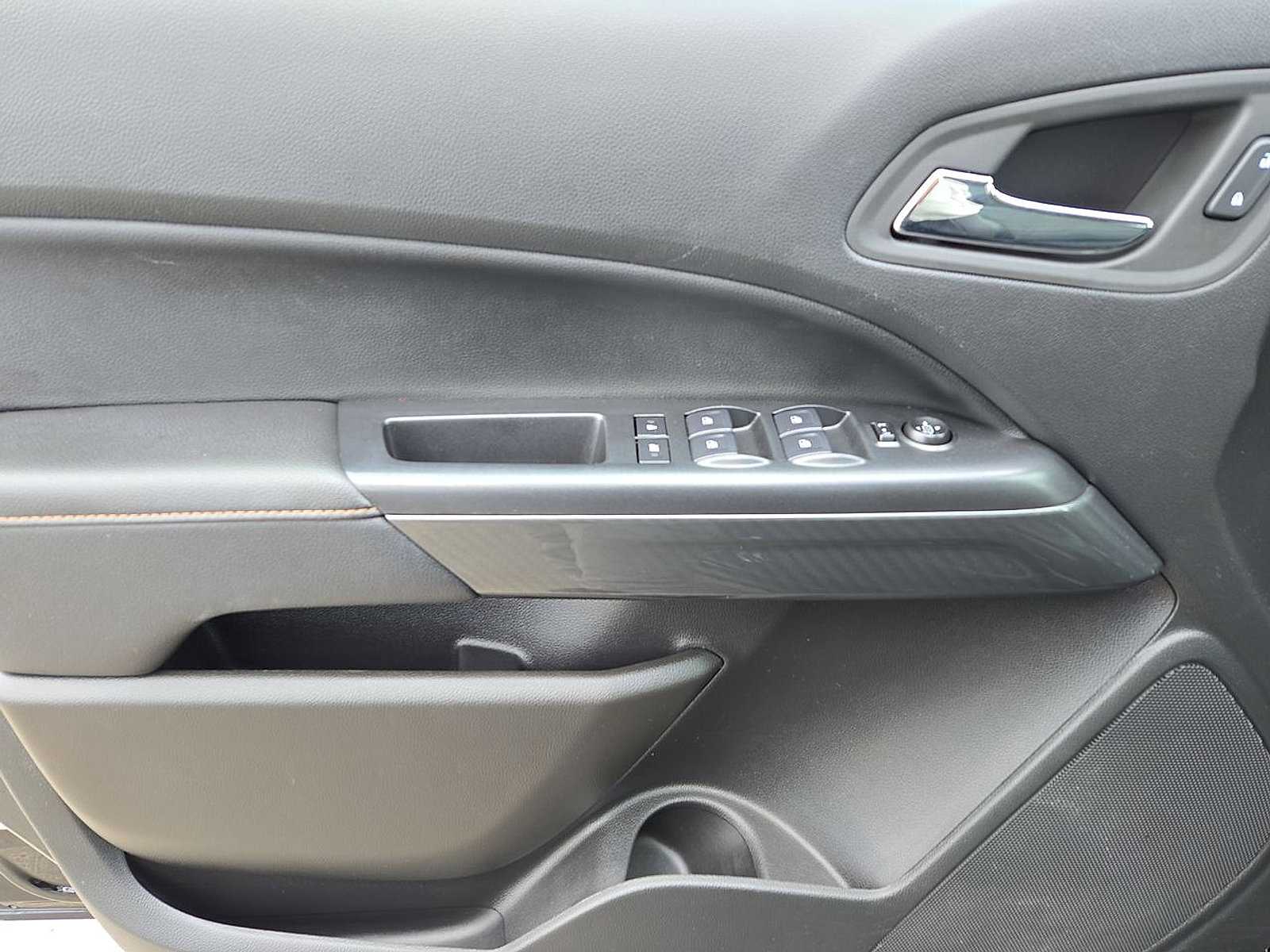 Certified 2022 GMC Canyon AT4 w/ Trailering Package image 10