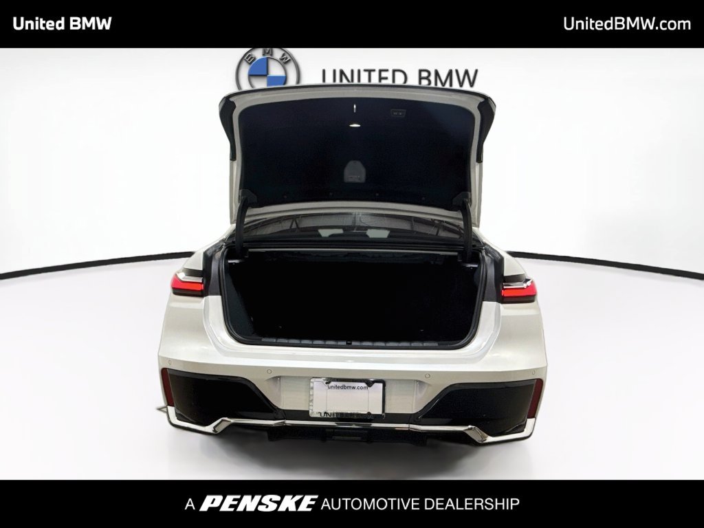 Used 2025 BMW 750e xDrive w/ Executive Package AWD/4WD image 14