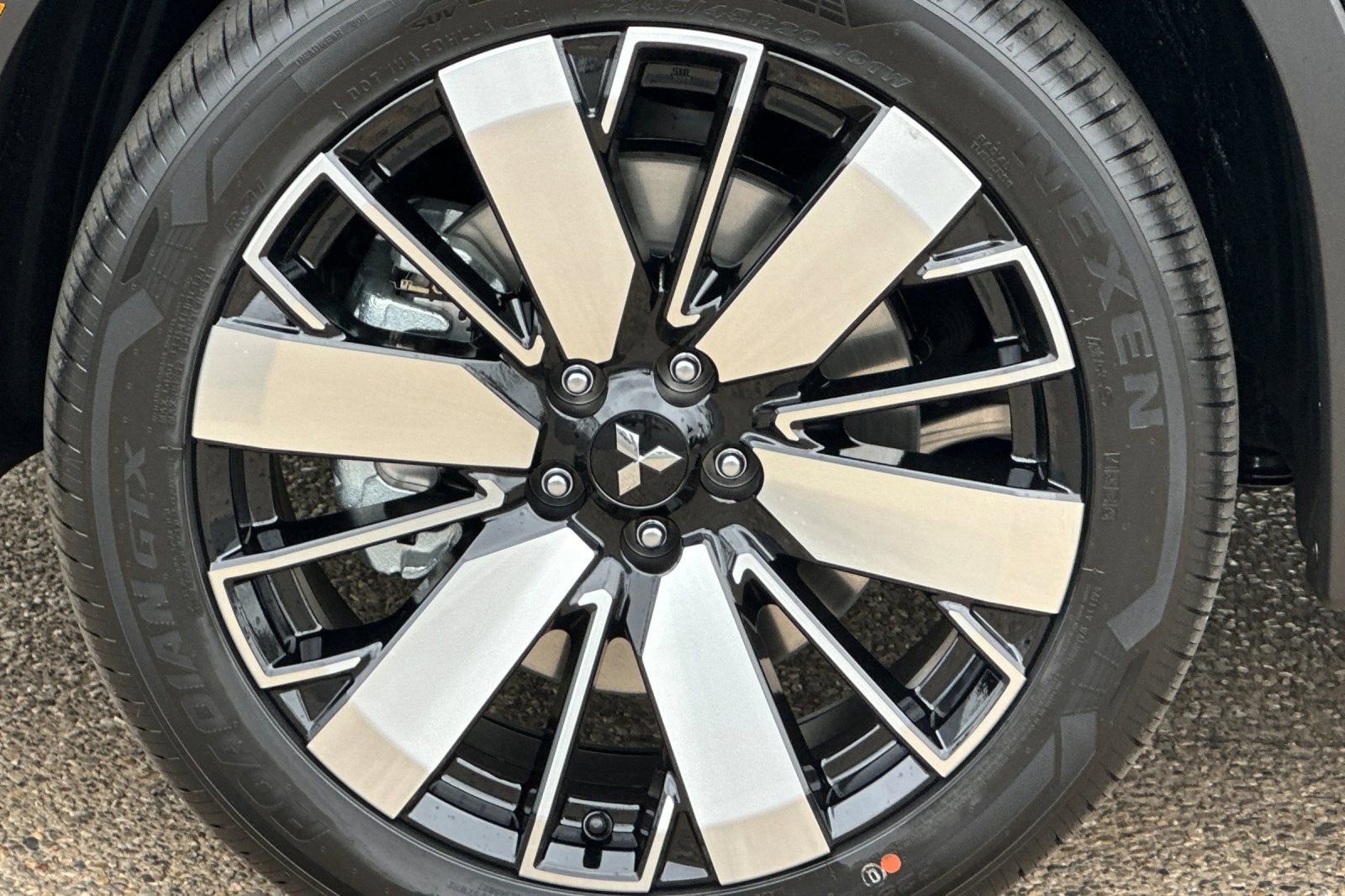 New 2025 Mitsubishi Outlander SE image 27