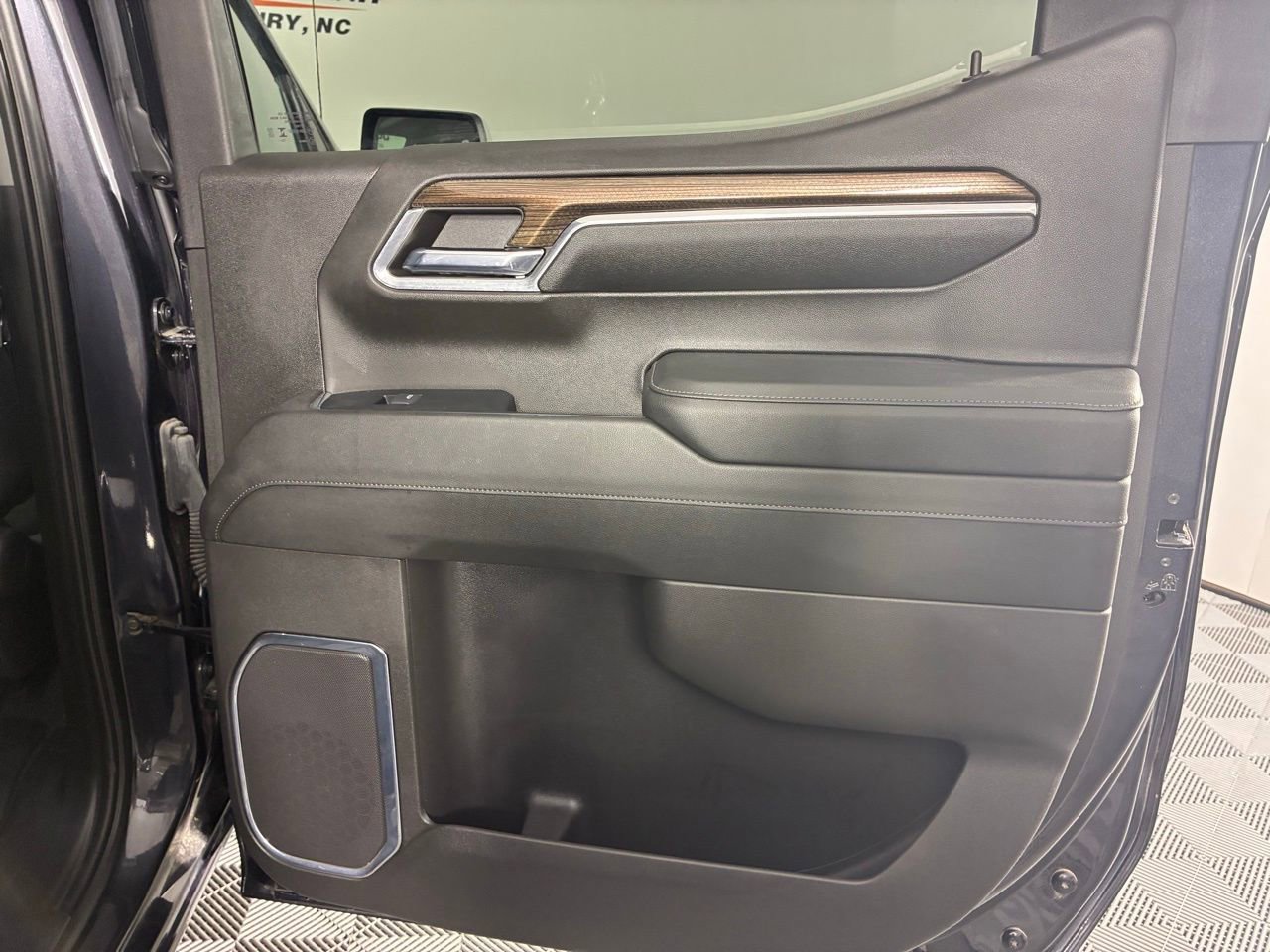 Used 2024 Chevrolet Silverado 1500 LT image 32