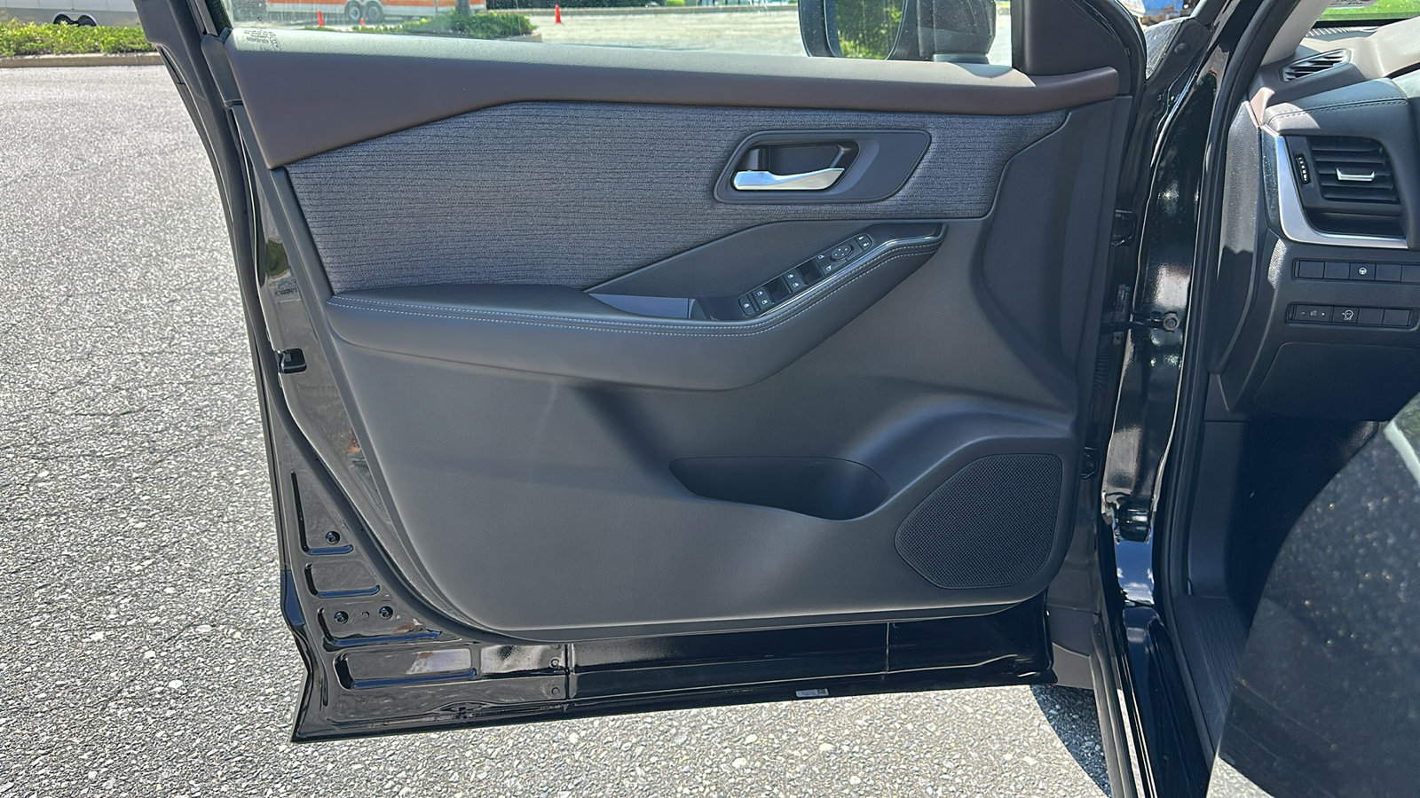 Certified 2023 Nissan Rogue SV image 12