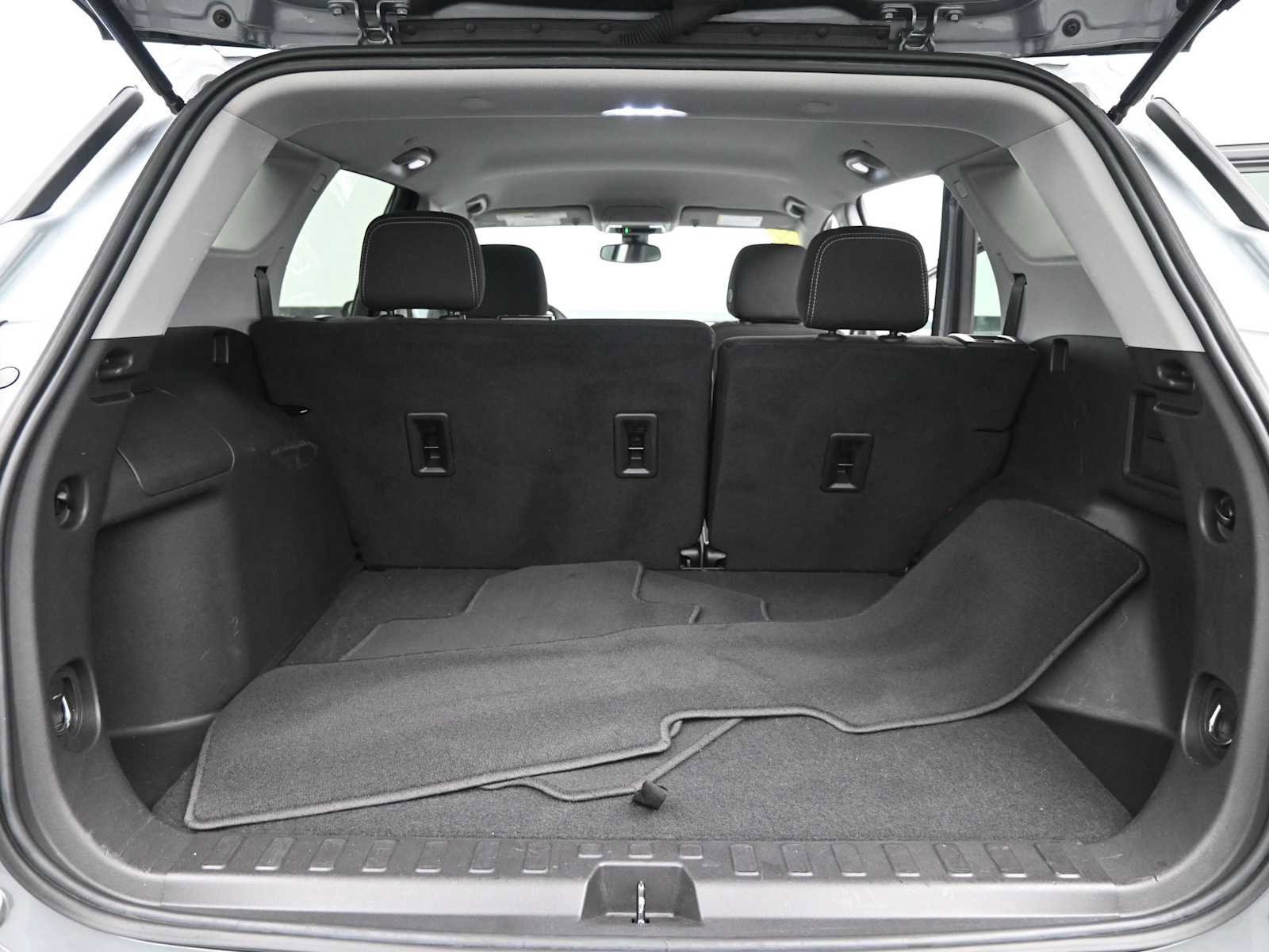 Used 2024 GMC Terrain SLE image 12