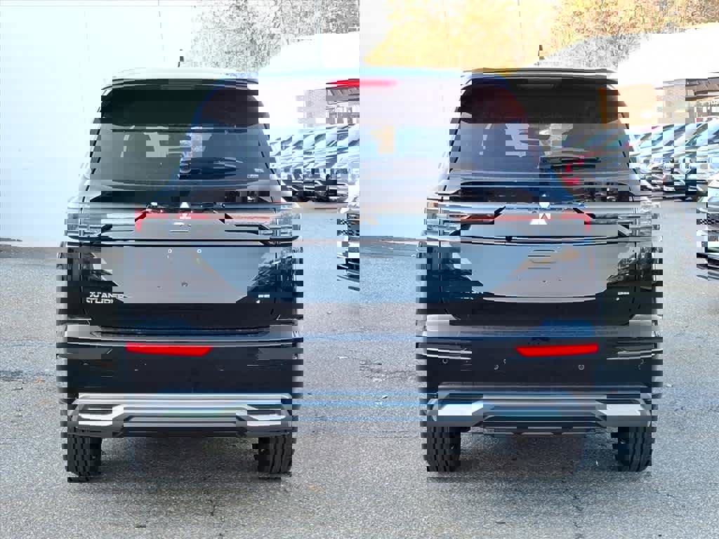 New 2026 Mitsubishi Outlander SE image 4