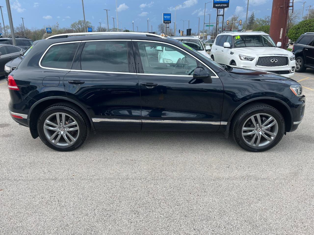Used 2015 Volkswagen Touareg TDI AWD/4WD image 6