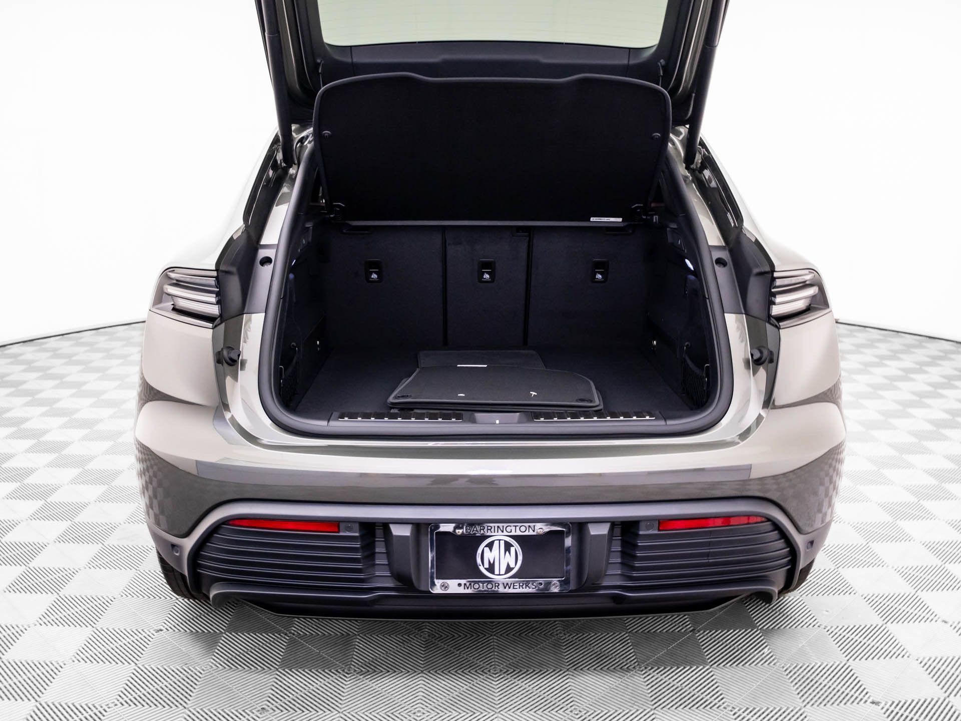 New 2026 Porsche Macan 4 Electric AWD/4WD image 30