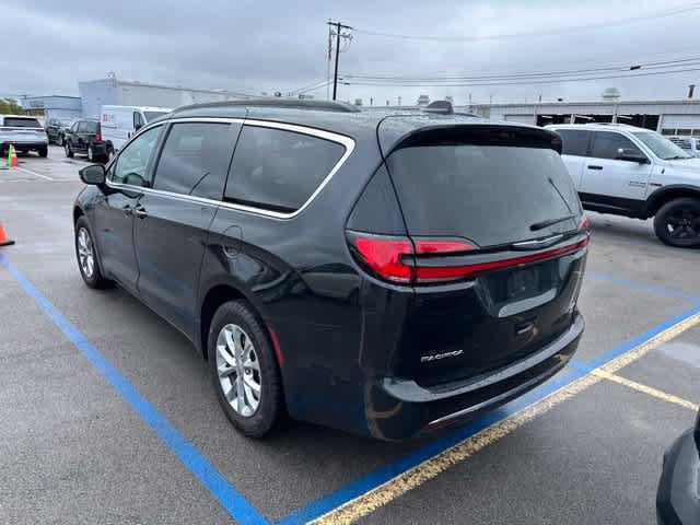 Used 2022 Chrysler Pacifica Touring-L w/ Uconnect Theater Family Group AWD/4WD image 11