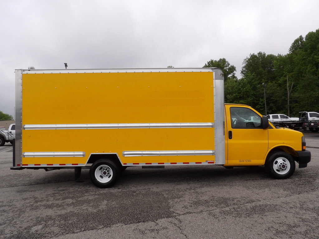 Used 2019 GMC Savana 3500 Extended w/ Driver Convenience Package RWD image 9