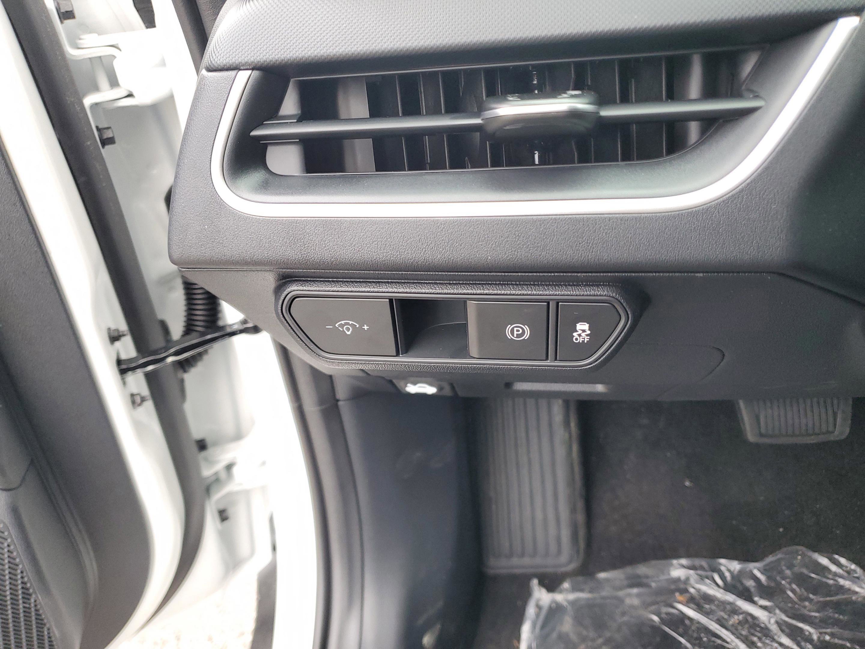 New 2025 Kia K4 LXS image 7