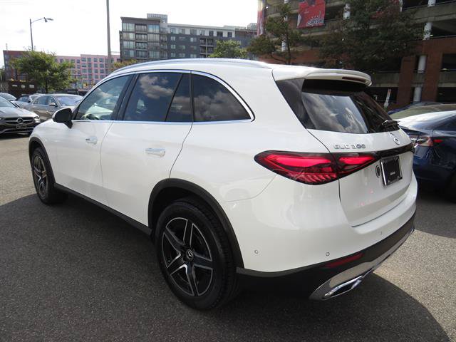 Used 2026 Mercedes-Benz GLC 300 4MATIC image 2