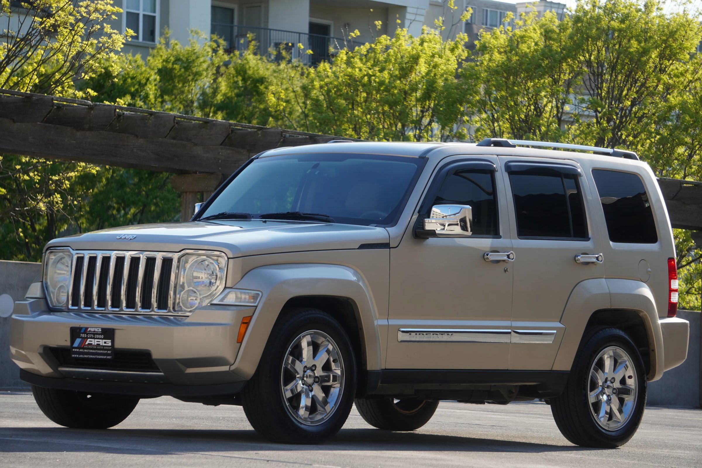 Used 2010 Jeep Liberty Limited w/ Tire & Wheel Group image 5