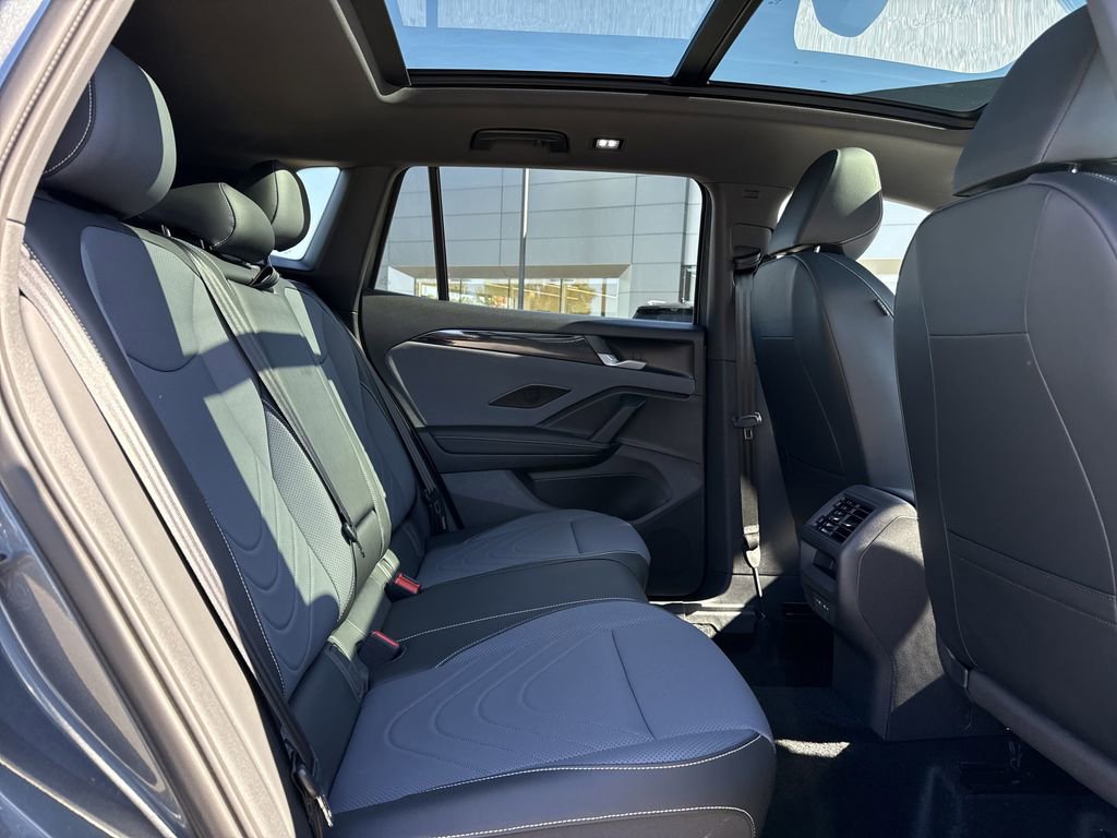 New 2026 Volkswagen Tiguan SE R-Line image 18