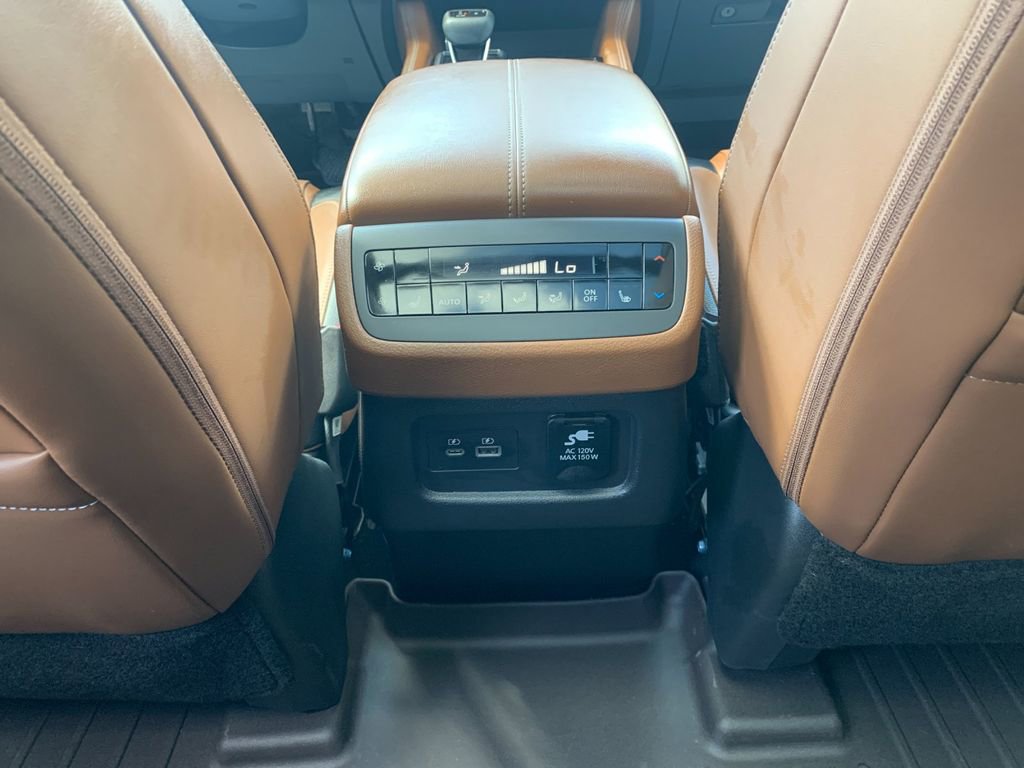 Used 2024 Nissan Pathfinder Platinum w/ Cargo Package image 15