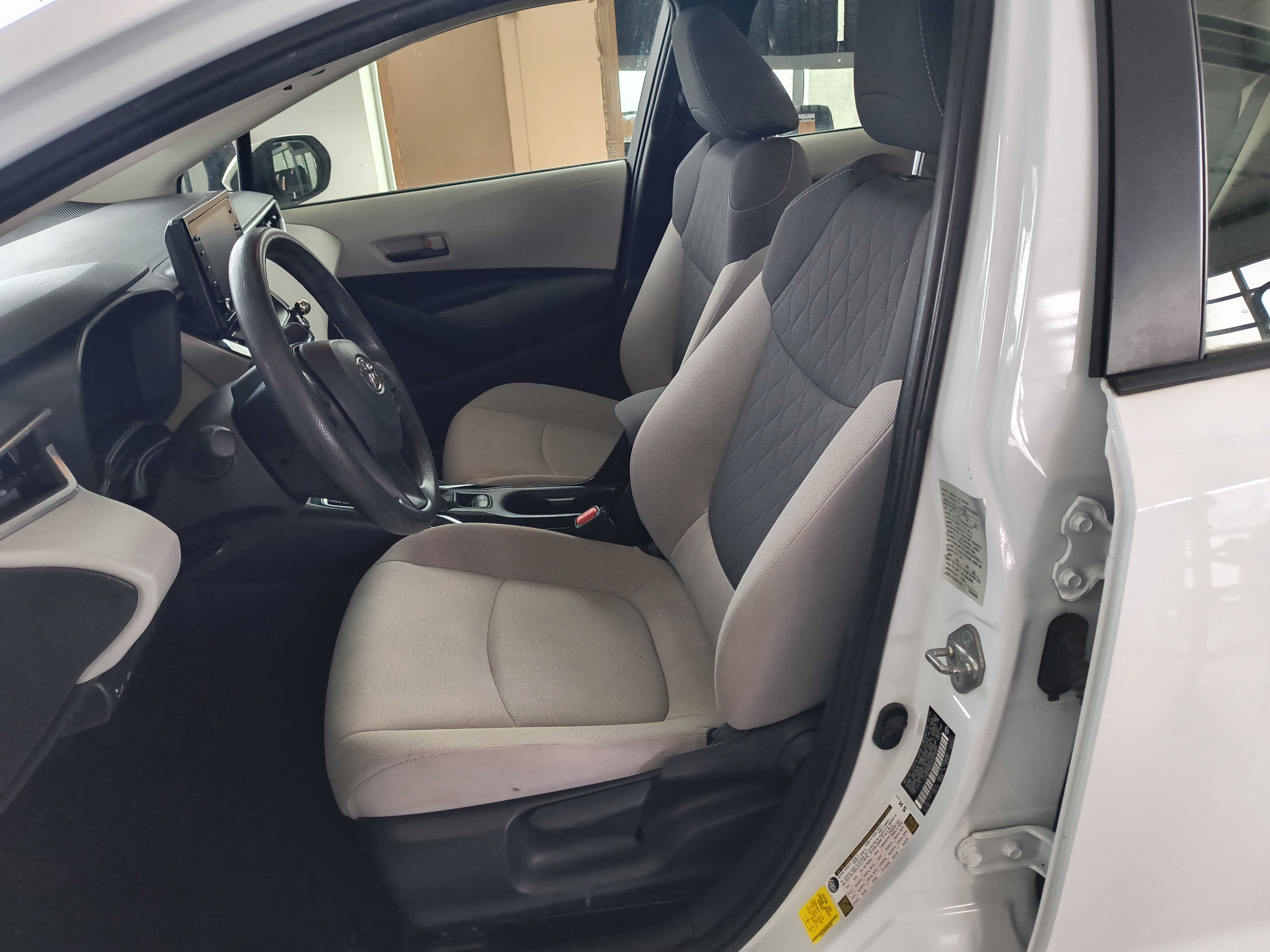 Used 2022 Toyota Corolla LE image 8