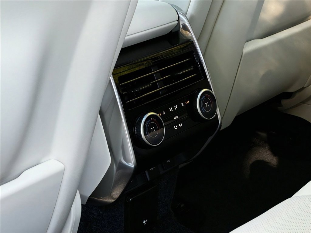 New 2025 Land Rover Range Rover SE image 16