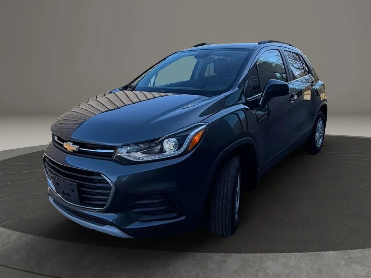 Used 2017 Chevrolet Trax LT w/ LT Convenience Package AWD/4WD image 3