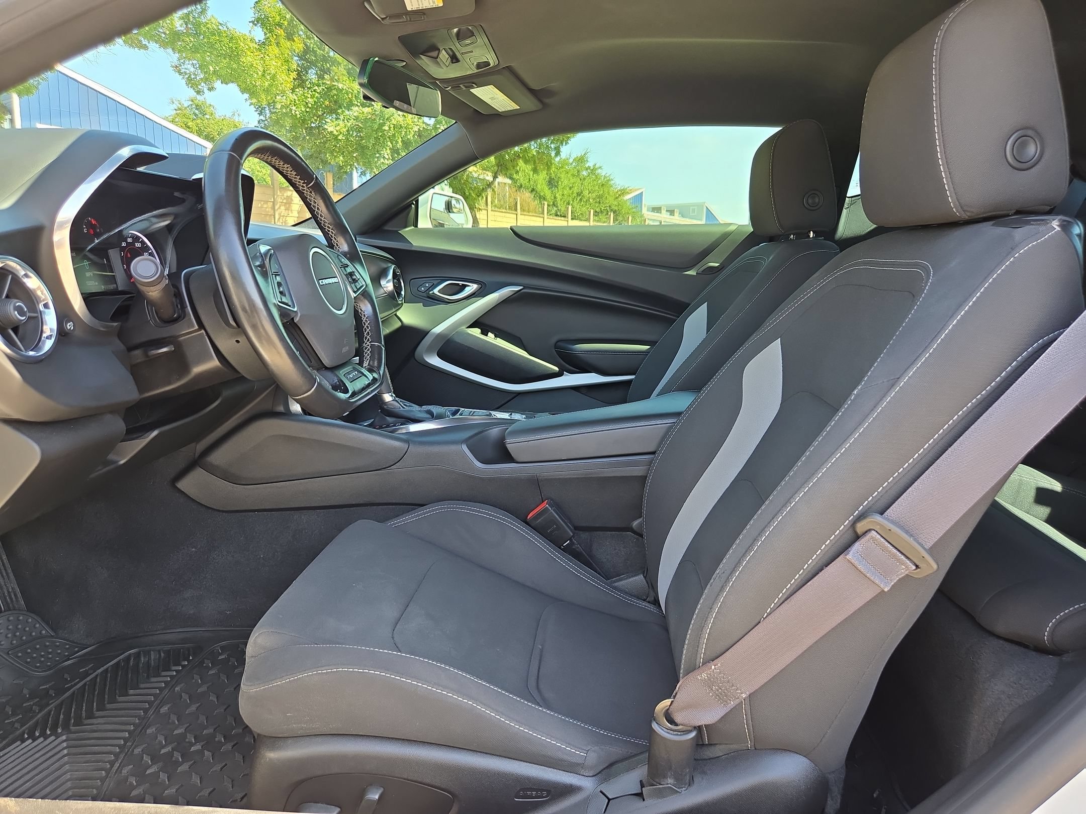 Used 2017 Chevrolet Camaro LT RWD image 9