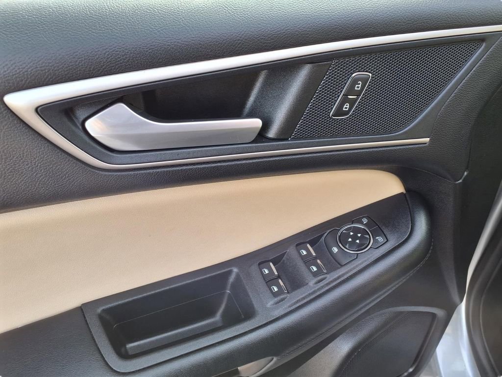 Used 2022 Ford Edge SEL w/ Convenience Package image 28